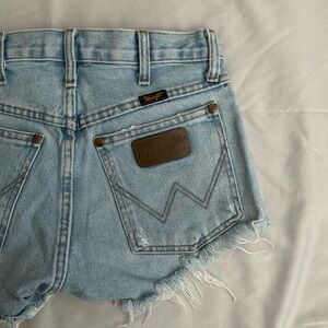Wrangler shorts distressed